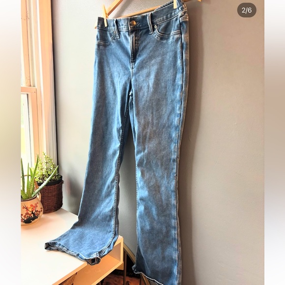 SOLD Aerie Highrise Flare Jeans - Picture 2 of 6